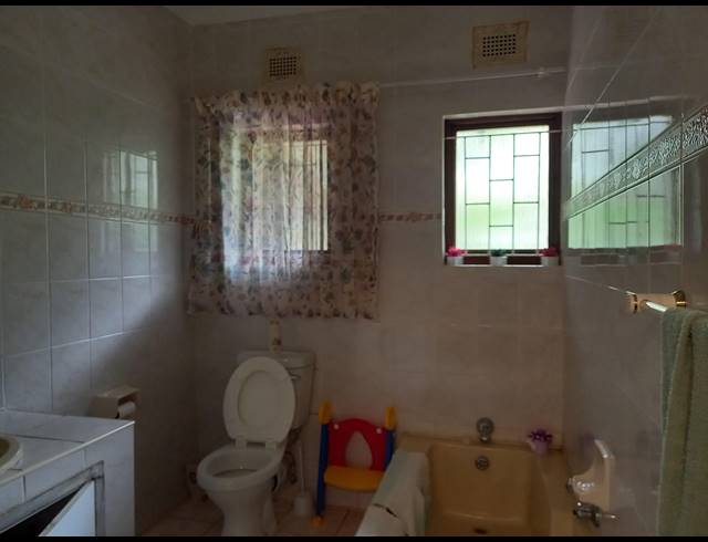 3 BEDROOM FREEHOLD FOR SALE IN SHELLY BEACH